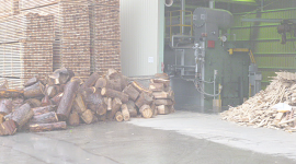 バイオマス燃料：乾燥窯の燃料は端材を再利用したバイオマス燃料で、ほぼ、まかなっています。